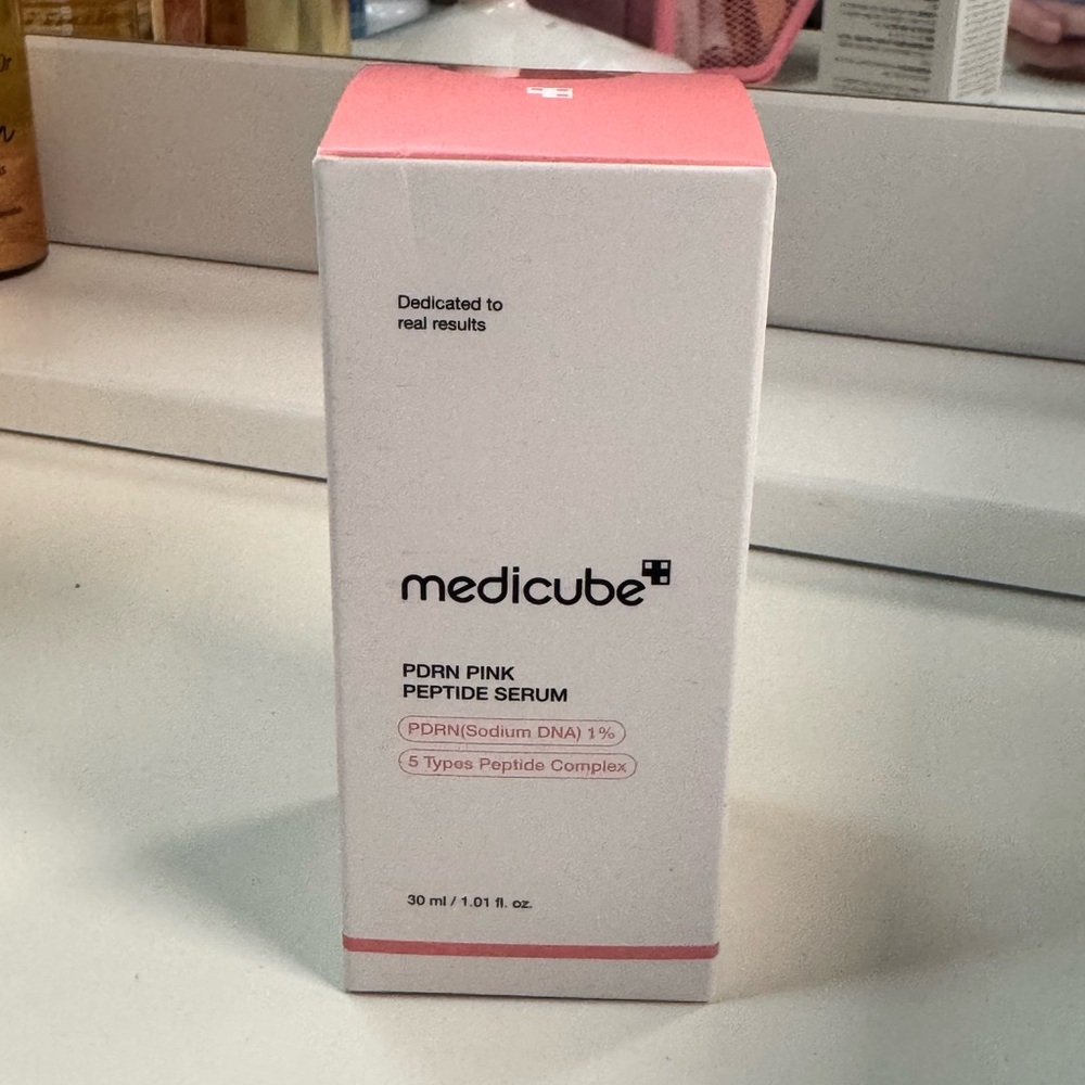 Medicube PDRN Pink Peptide Serum - Pink